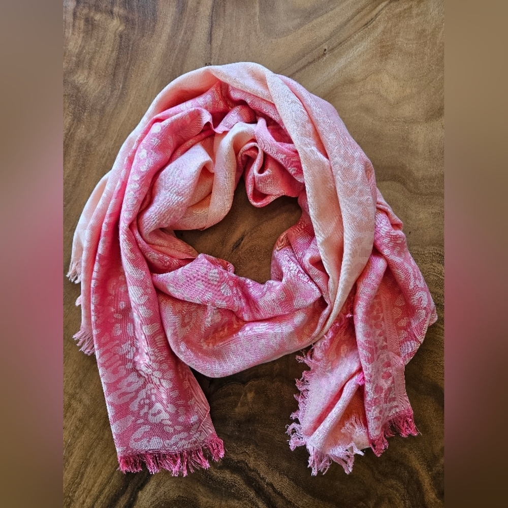 NWOT Calvin Klein One Size Pink Peach Leopard Print Viscose Scarf
